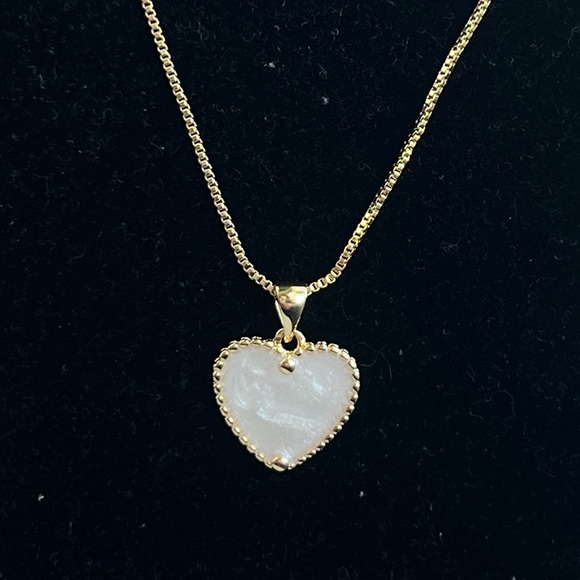 🩷-Gold and marble white Heart Pendant Necklace - Picture 2 of 2